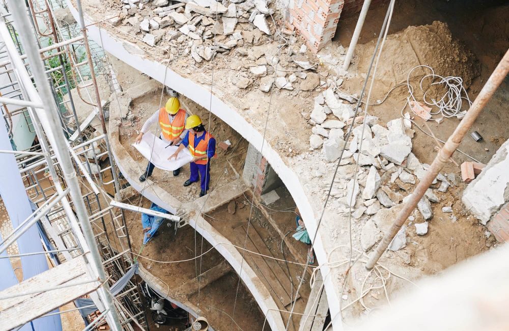 workers-building-hotel-1.jpg workers-building-hotel-1.jpg